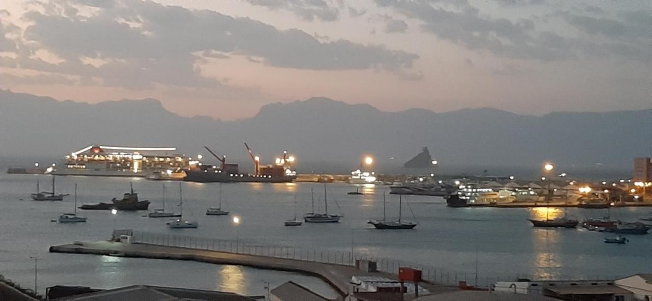 Apartamento Augusta Amwilla Guesthouse Mindelo Bagian luar foto