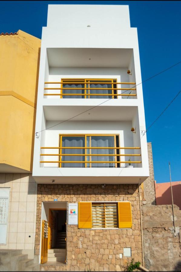 Apartamento Augusta Amwilla Guesthouse Mindelo Bagian luar foto